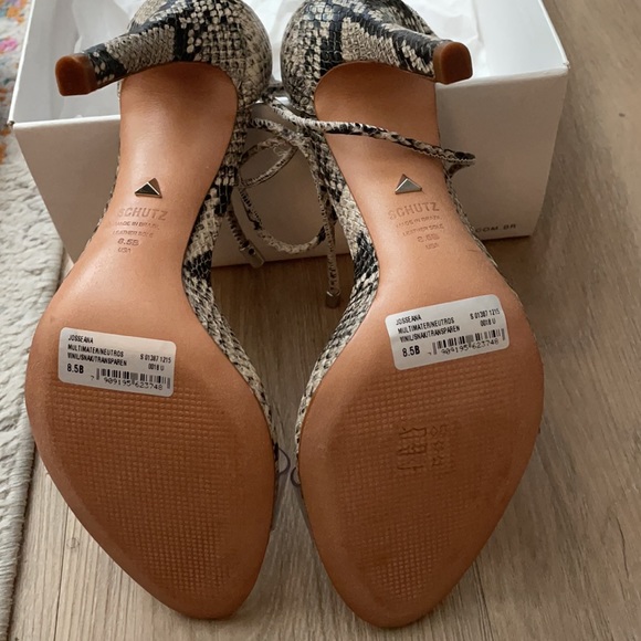 🔥 Schutz Josseana Snakeskin Heel 🔥 - Picture 4 of 6